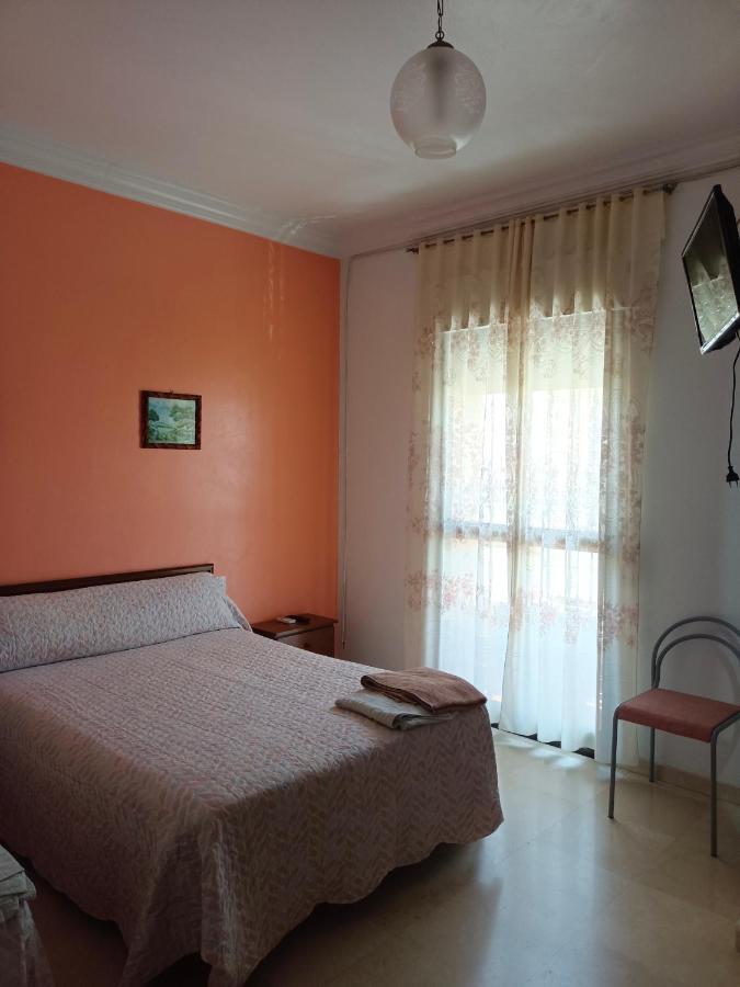 Pension Larra Mairena De Alcor Exterior photo