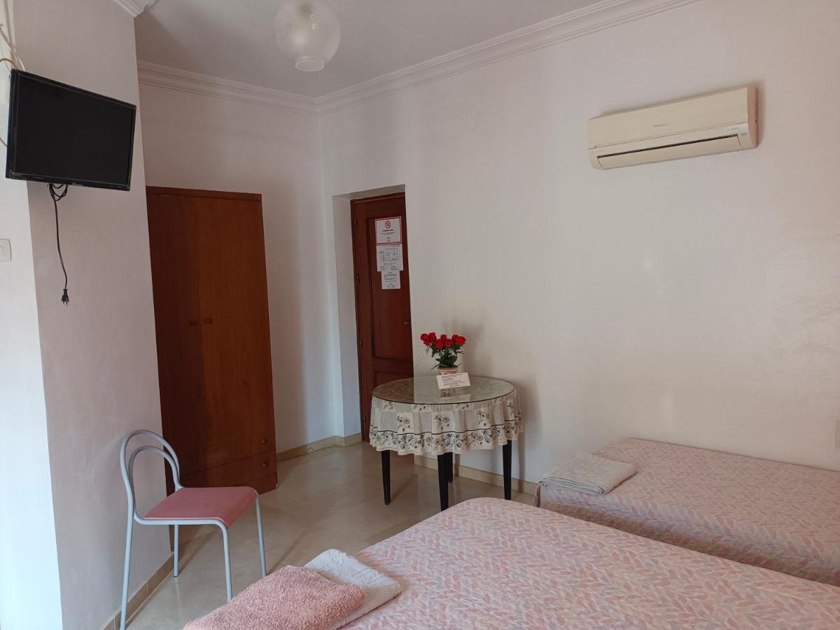 Pension Larra Mairena De Alcor Exterior photo