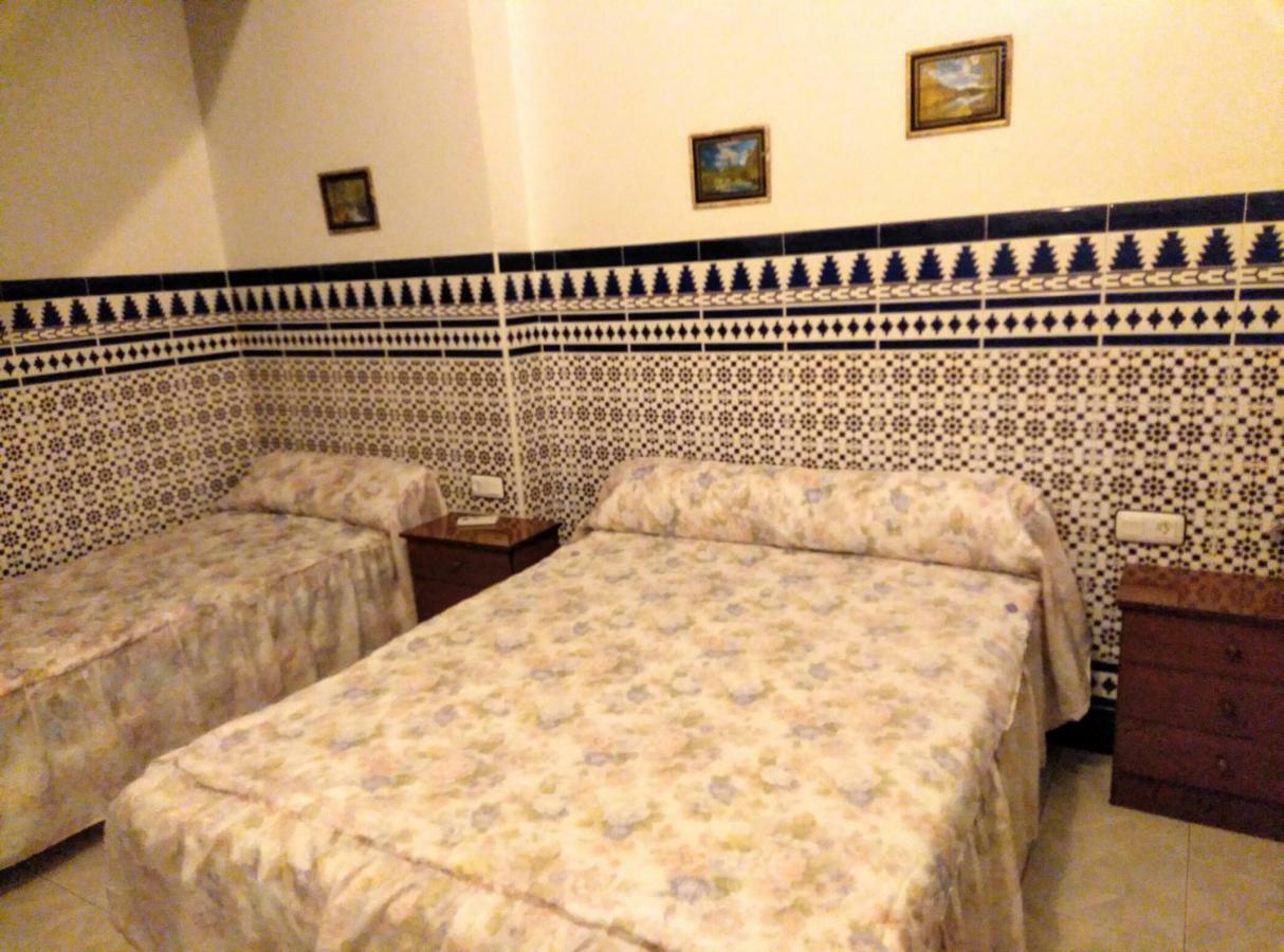 Pension Larra Mairena De Alcor Exterior photo